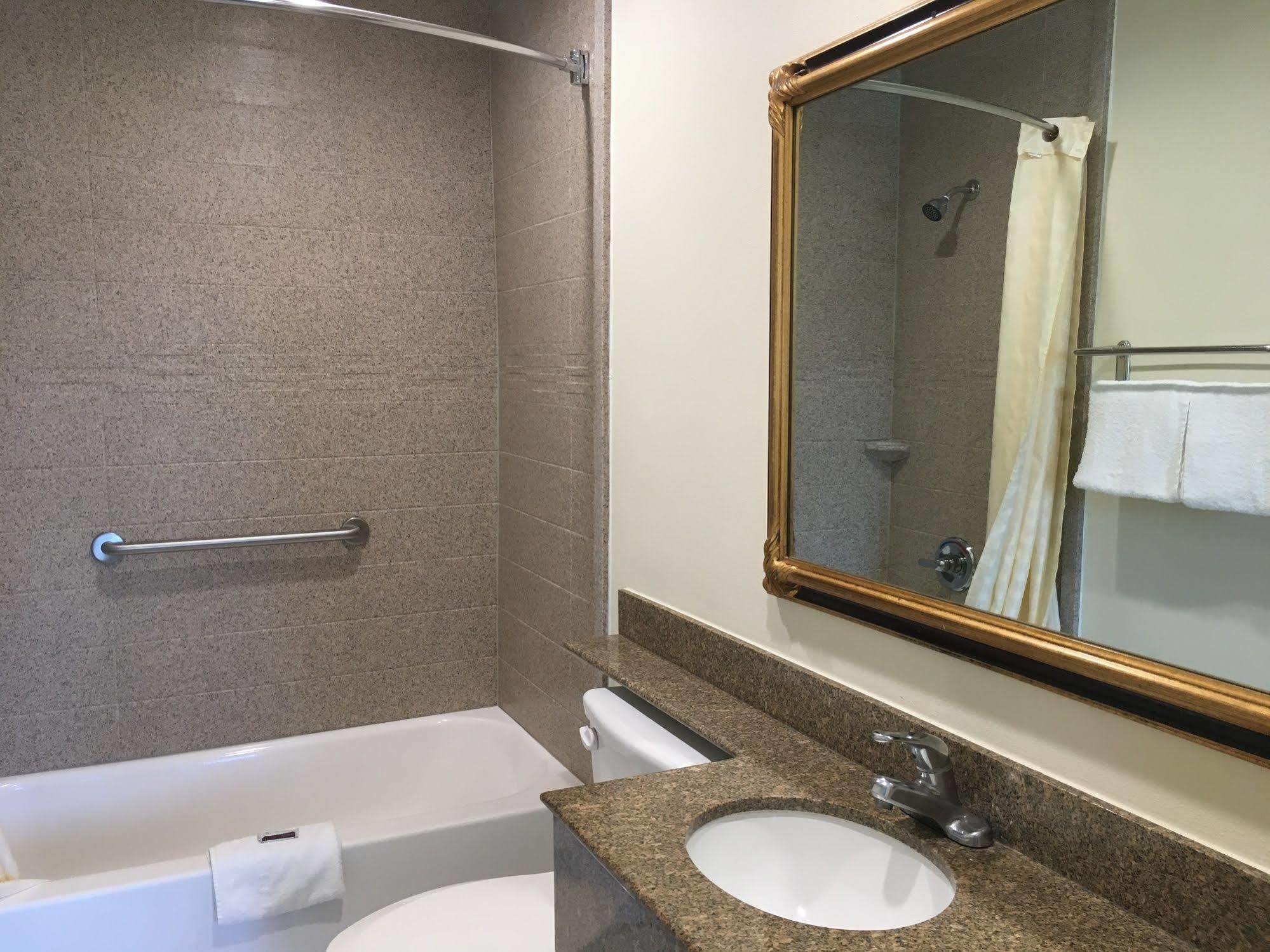 Simply Home Inn & Suites - Ріверсайд Екстер'єр фото