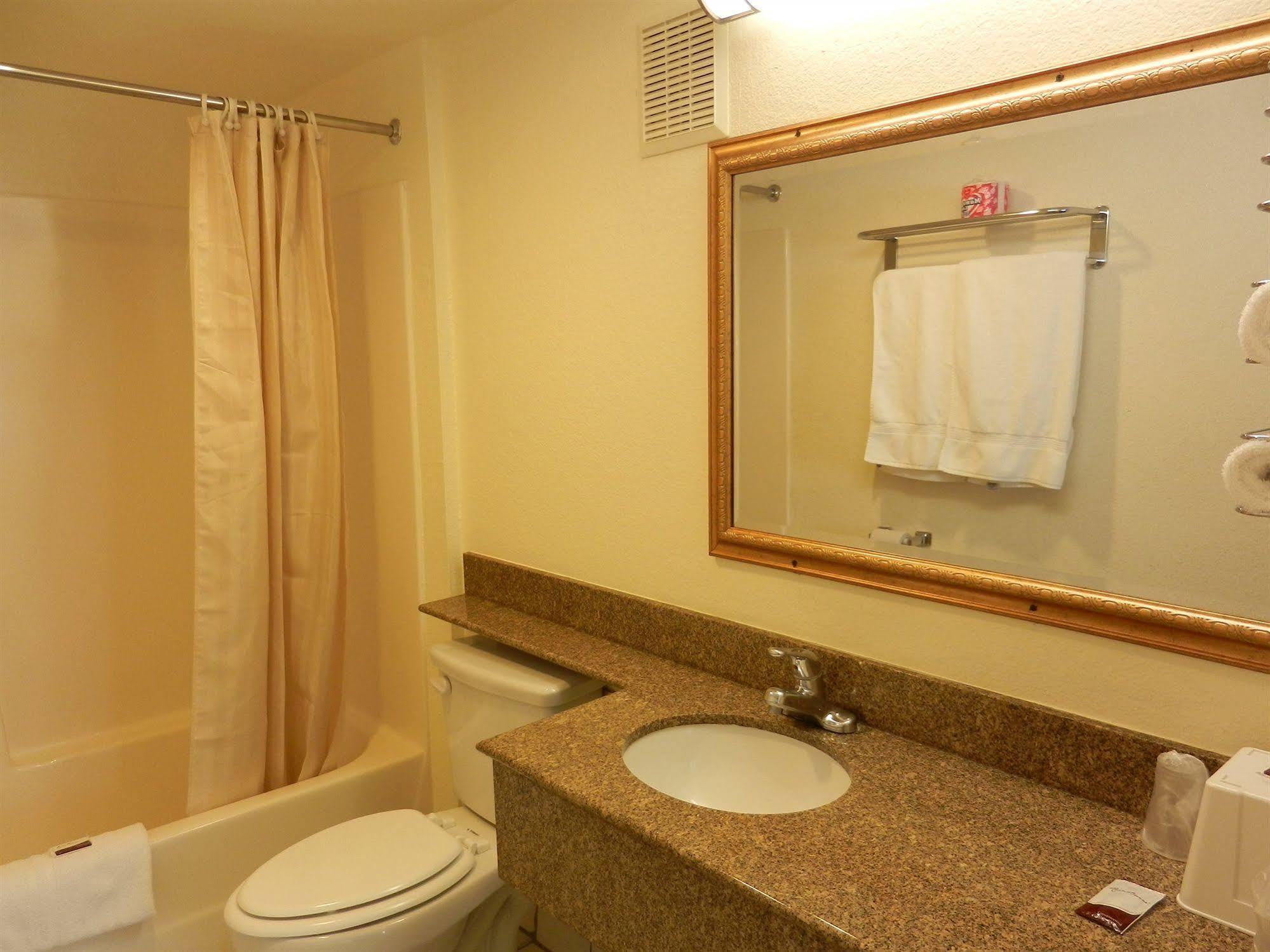 Simply Home Inn & Suites - Ріверсайд Екстер'єр фото