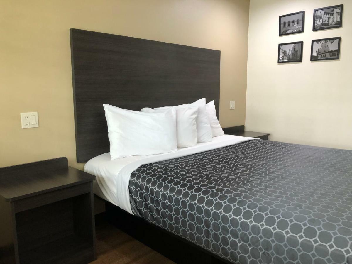 Simply Home Inn & Suites - Ріверсайд Екстер'єр фото